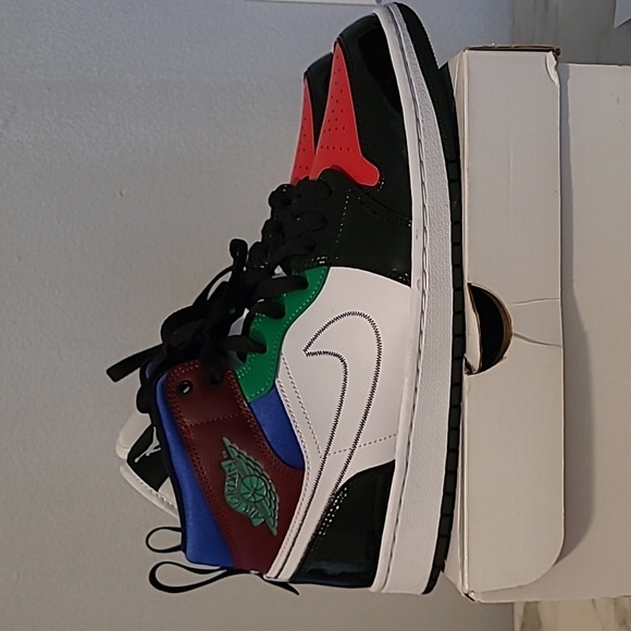 Air Jordan 1 Mid SE Wmns Size 11 Nike Athletic Basketball Sneakers Shoes - Picture 6 of 14